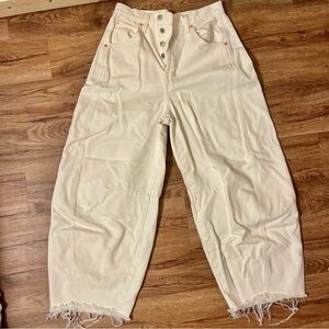 UNIVERSAL THREAD High-Waist Curved-Leg Jeans with Frayed Hem